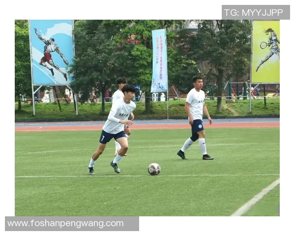 足球明星在俄罗巴的精彩瞬间视频集锦，尽享绿茵场上的激情与荣耀