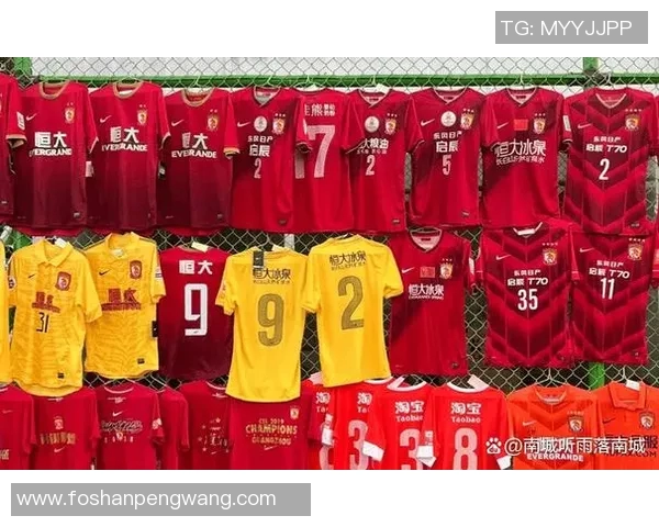 香港足球明星队外套热销背后的故事与球迷的热情互动