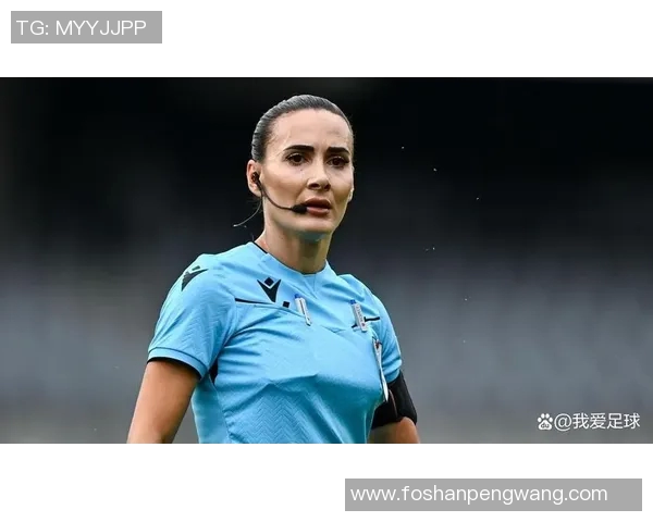 黑白图像中的足球传奇人物揭秘挑战你能认出多少位明星球员